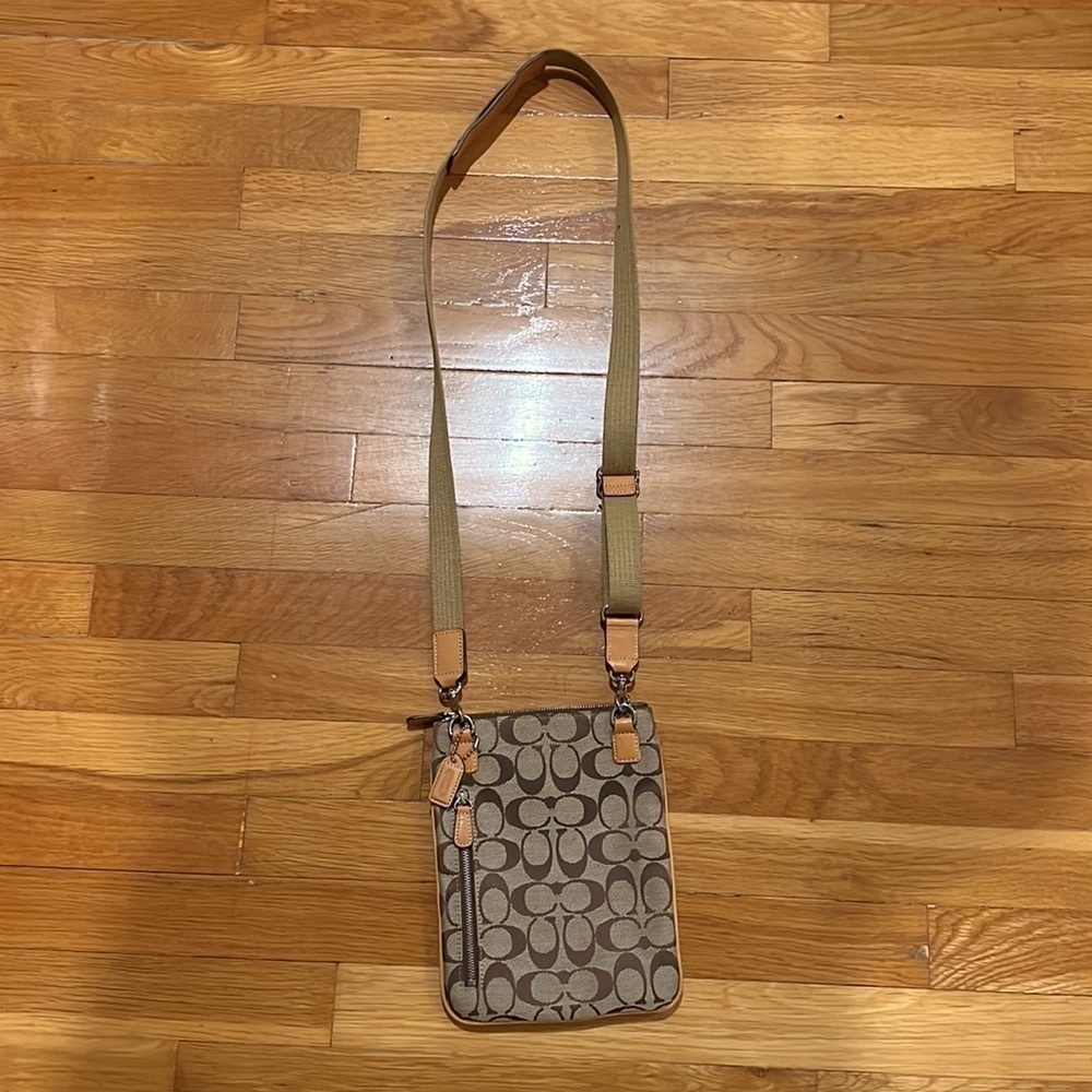 Coach Classic Crossbody bag - Picture 6 of 12